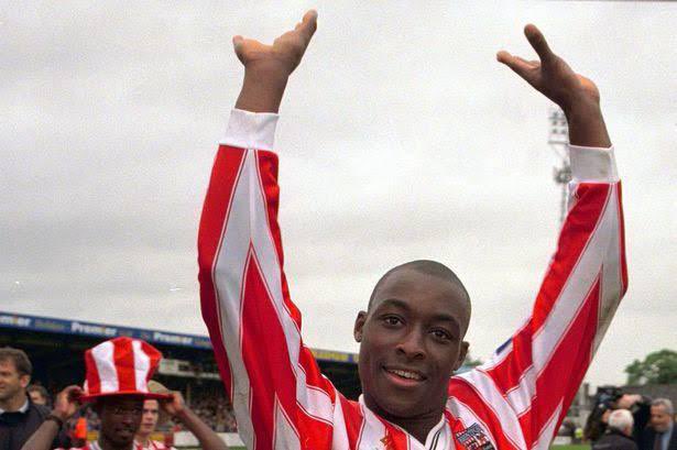 fpl_social's tweet photo. Get ready to raise the roof with special guest @LloydOwusu 

It’s @fpl_social day! It’s your turn Sydney 🔥 

#FPL #FPLAUS #FPLSocial https://t.co/4twUvMghex