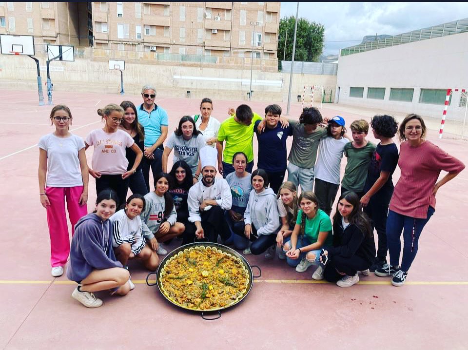 mariadeperetti's tweet photo. Merci à nos correspondants Erasmus espagnols pour cette semaine de découvertes et de rencontres. Hasta luego ! 🇪🇸
Nous repartons enrichis de cette expérience unique.
#erasmus #GenerationErasmus https://t.co/WNXugguWoy