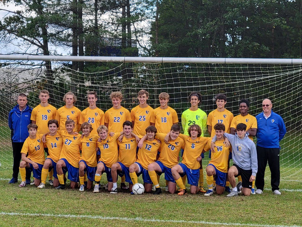 QbyAthletics's tweet photo. Congratulations to our senior varsity soccer players and their families. Thank you for your commitment and dedication to the program. We are proud of all you have accomplished. https://t.co/YmicfJIvyJ