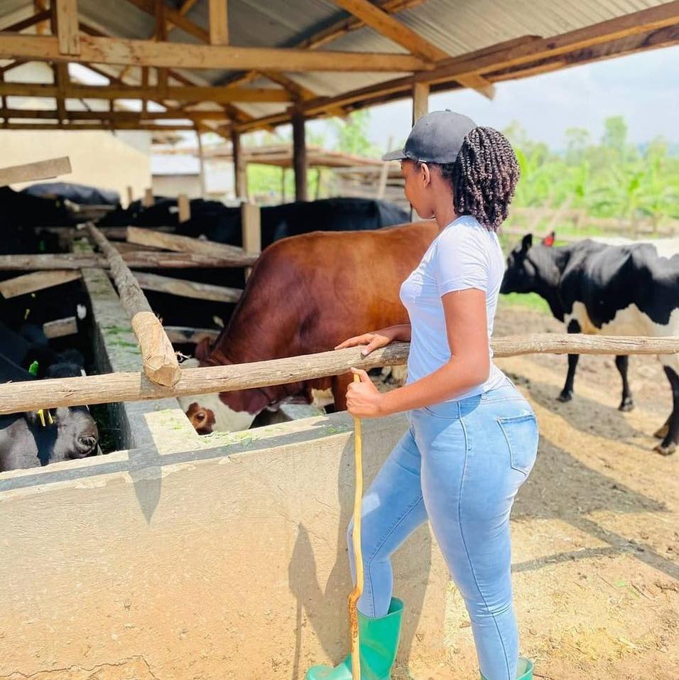 FarmersTrend's tweet photo. SLAYING ON THE FARM

The new generation culture in agriculture 

#VeraSidika
uhunye
#AgTwitter https://t.co/pOAxleVj67