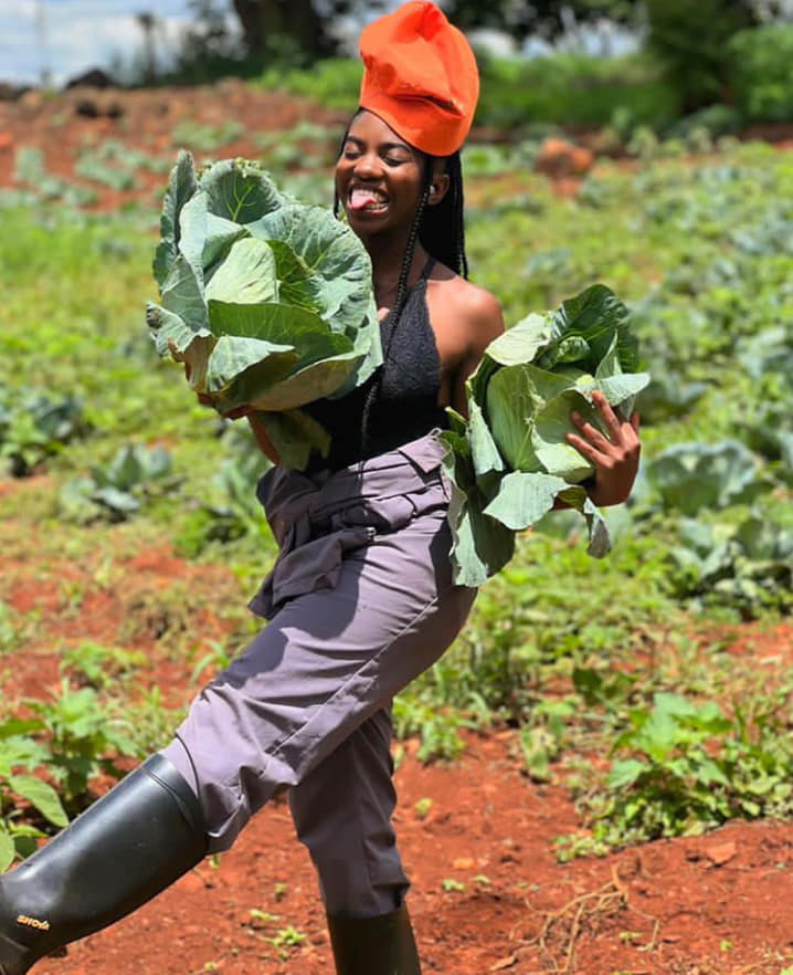 FarmersTrend's tweet photo. SLAYING ON THE FARM

The new generation culture in agriculture 

#VeraSidika
uhunye
#AgTwitter https://t.co/pOAxleVj67