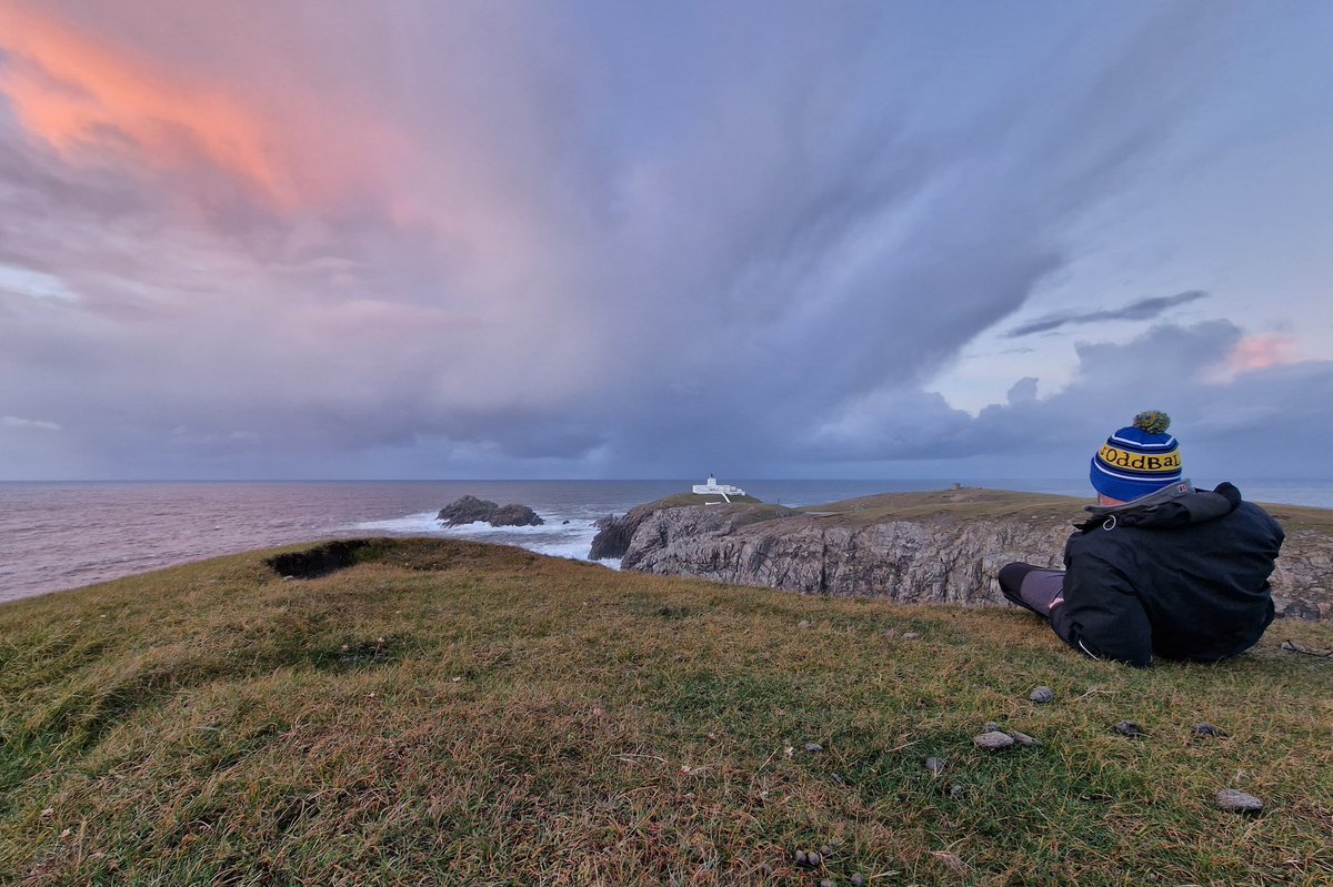 ViewFromCamera's tweet photo. What did you do this evening? Not much...

My happy place - Strathy Point watching the sunset.

Rain got heavier the closer to Strathy we got but I was determined to go and enjoy whatever the weather threw at us.

No rain! Loved it!

#strathypoint #happyplace #sutherland https://t.co/8NUtJ8uFR4