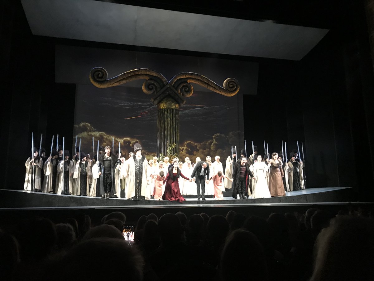 RamonSobrino1's tweet photo. Anoche, primera función de #NormaOVD de 
@operaoviedo con gran reparto encabezado por @FrancescaSassu @JosebrosT @GiacomoPrestia #PaolaGardina @serenaperez_ @FacundoMunoz016
Dirección de @RBalsadonna @MarioPontiggia 
@OFIL_Orquesta @Intermezzocoros 
Éxito 👏👏👏El domingo, 2ª https://t.co/qMoYJqCuDu