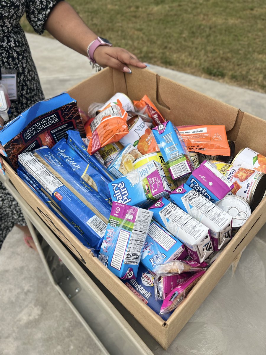 LoveLaCresia's tweet photo. I’m out and about in these Wraparound streets! Now I’m picking up resources from one campus to deliver to another! ❤️ #ILoveToWrap #WeWraparound #WraparoundWorks @HISD_Wraparound @MsMaggieRamon3 https://t.co/a31sQN4rwu