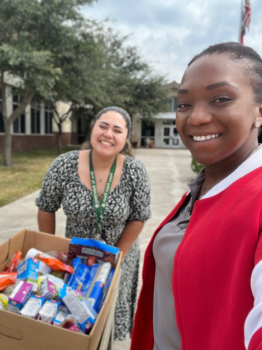 LoveLaCresia's tweet photo. I’m out and about in these Wraparound streets! Now I’m picking up resources from one campus to deliver to another! ❤️ #ILoveToWrap #WeWraparound #WraparoundWorks @HISD_Wraparound @MsMaggieRamon3 https://t.co/a31sQN4rwu