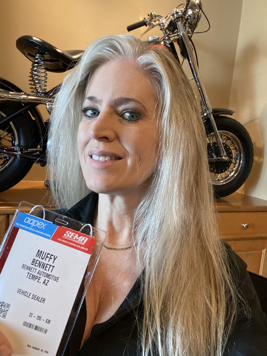 MuffyBennett's tweet photo. …Who’s heading to SEMA? If you see me in the halls, be sure to stop me for a hug!
#SEMA #sema2022 #automotive #generalmotors #ford #dodge #chrysler #jeep #toytoa #kia #offroad4x4 #cars #restomods #modifications #modified #offroading #bikergirl https://t.co/UhkebWeCou