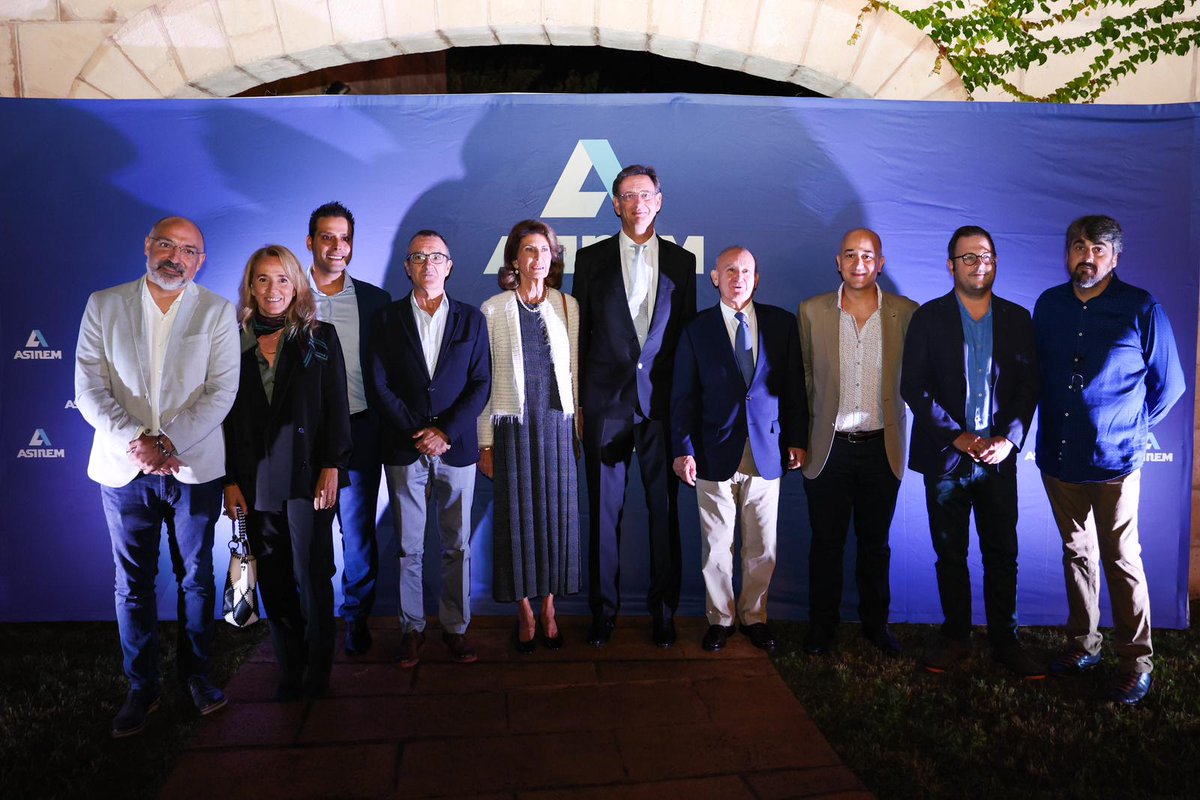 El conseller <a href="/SerraAndreu/">Andreu Serra</a> assisteix a la Gala Anual d'@ASINEM2012 que enguany compleix el seu 45 aniversari.

Donem suport a les associacions que aposten per projectes innovadors i de formació continua.

Enhorabona als professionals premiats!