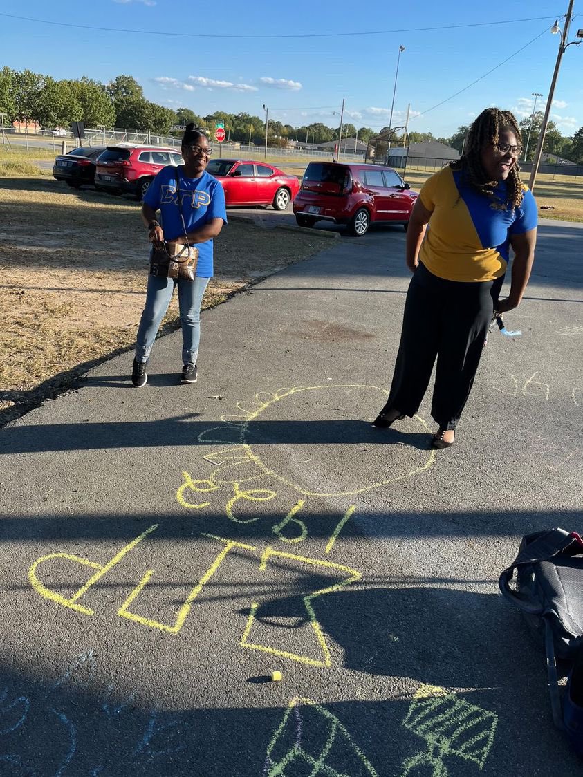 AlphaChi1944's tweet photo. Yesterday evening; Soror Tolefree, along with Sorors of Alpha Chi Sigma participated in Greek Day at the Boys and Girls club. Sorors gave history on sgrho, strolled, and played games with the children. Sorors had a good time interacting with the youth 💛🐩💙.
#sgrho #uapb https://t.co/5HStsqkpKH