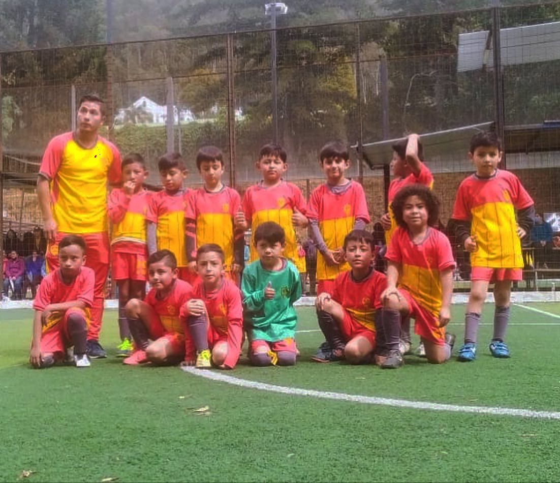 FormativasSDA's tweet photo. Nuestra felicitación a la Escuela Formativa de Aucas Sur, que alcanzó los siguientes resultados en el Torneo Chiquitos
Campeones Sub 8, Sub 11 y Sub 13
Vice campeones Sub 15
Tercer lugar Sub 9
Conoce más en https://t.co/omsuiOa6Dv
#Aucas2022 #FormativasSDA💛❤️ https://t.co/VMvzgpLTrr