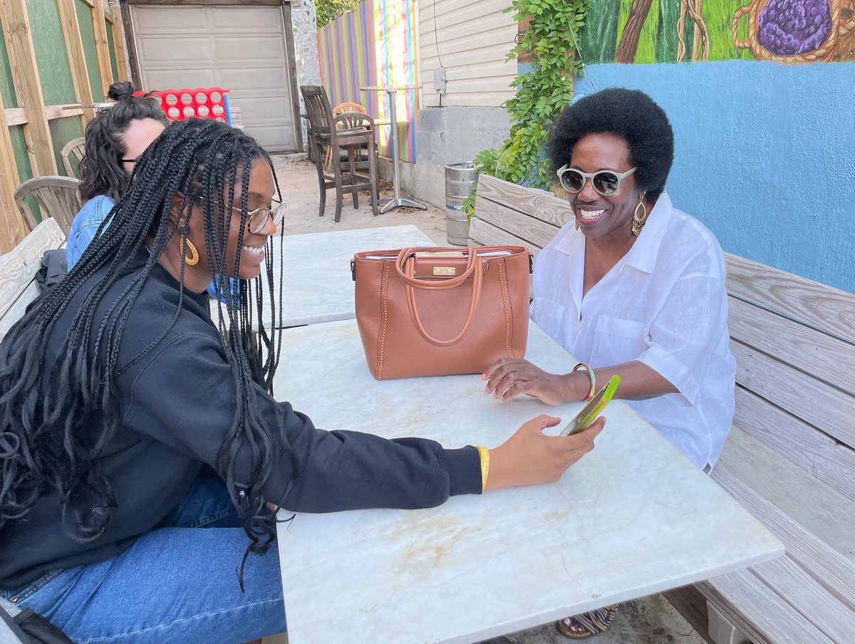 UMBCPubHum's tweet image. Meeting with our Fellows Lion Brother’s Building 🤓 #connections #communitybuidling 💥