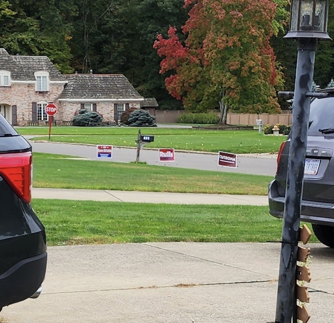 blckndgldfn's tweet photo. I have to thank my Q neighbor for the useful yard signs which unintentionally inform me which anti-union candidates NOT to vote for βοΈ
#VoteProLabor
#ProUnion
#Teamsters
#PROAct
Vote 4:
#TimRyan
#JohnFetterman
#RaphaelWarnock
#CheriBeasley
#ValDemings
#MandelaBarnes
#MarkKelly https://t.co/QgQ8LUpH18