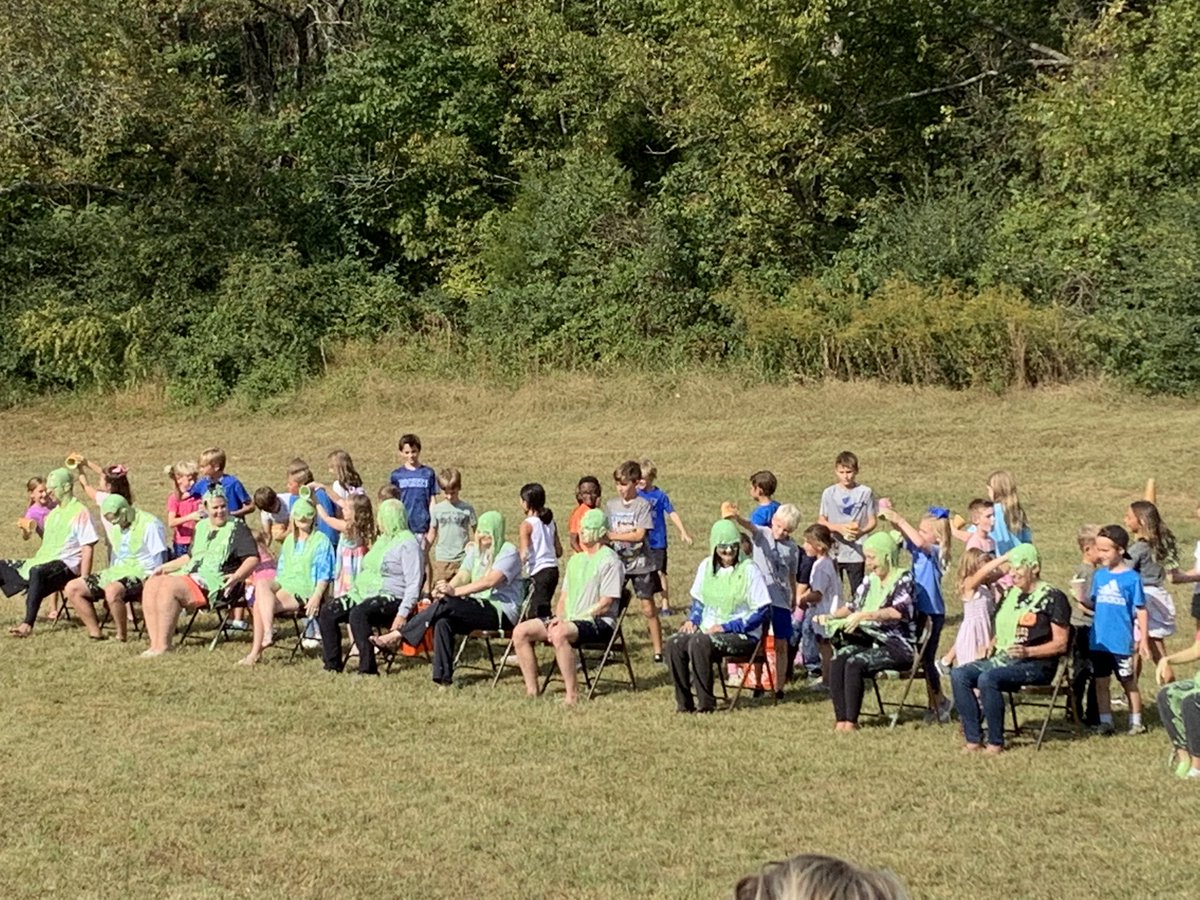 wcsCOll's tweet photo. October is National Principals Month. Take a look at what this servant leader did, along  with 10 of her dedicated staff when the College Grove Rockets exceeded their fundraising goal. Kudos to you- Kathy Lillard and your amazing community. @WCSedu @DrBradJohnson https://t.co/72qXMpZne9