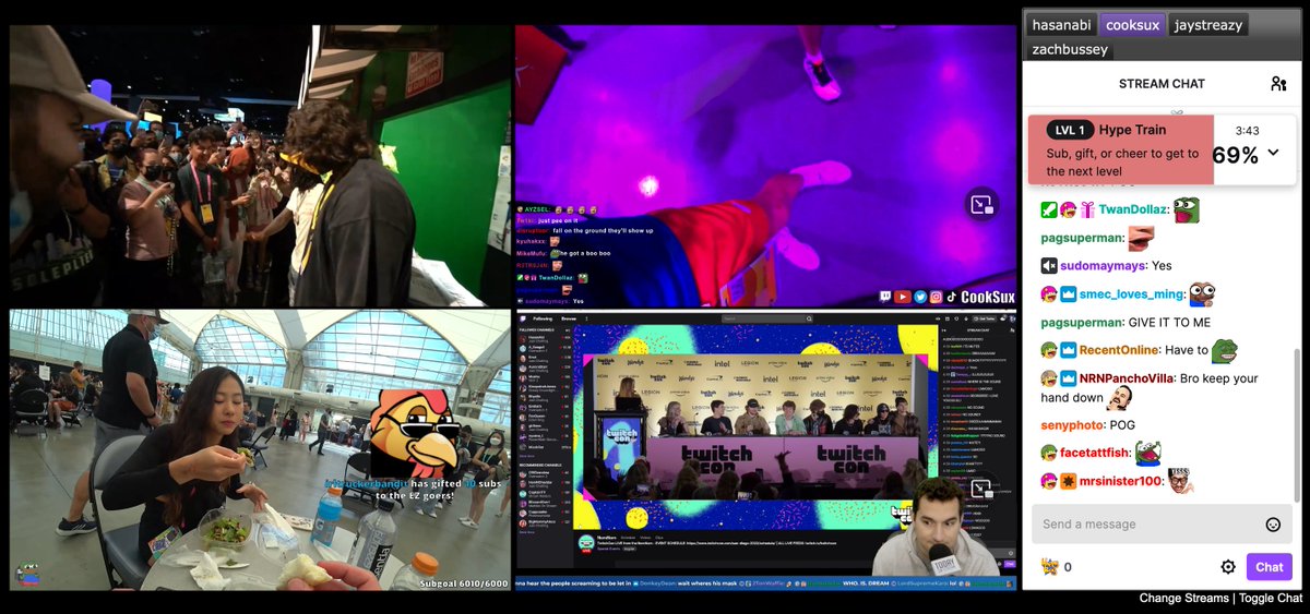 wheehab69's tweet photo. @CookSux @JoeyKaotyk fixed balloon battle a highlight so far. But...so...many...distractions. https://t.co/Ja4cqjyI95