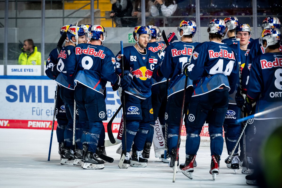 RedBullMuenchen's tweet photo. #RBMvsSCB 3:2 (60.) 🏒
Eine Gala war es heute nicht, aber die drei Punkte bleiben am Oberwiesenfeld. 💪
Zum Spielbericht:
👉 https://t.co/EdOZUcueCm

#redbulls #miiinga https://t.co/HBKfidnGfi