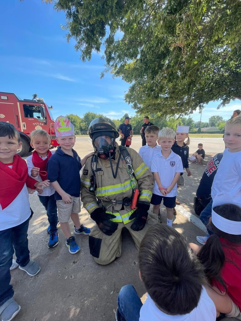 TulsaFire's tweet photo. Community Helpers day at Metro Christian Academy on Tuesday. #metrochristian #communityhelpers #tulsafire #tulsafireinvestigator #tfdengine18 https://t.co/GTSKhqvQfp