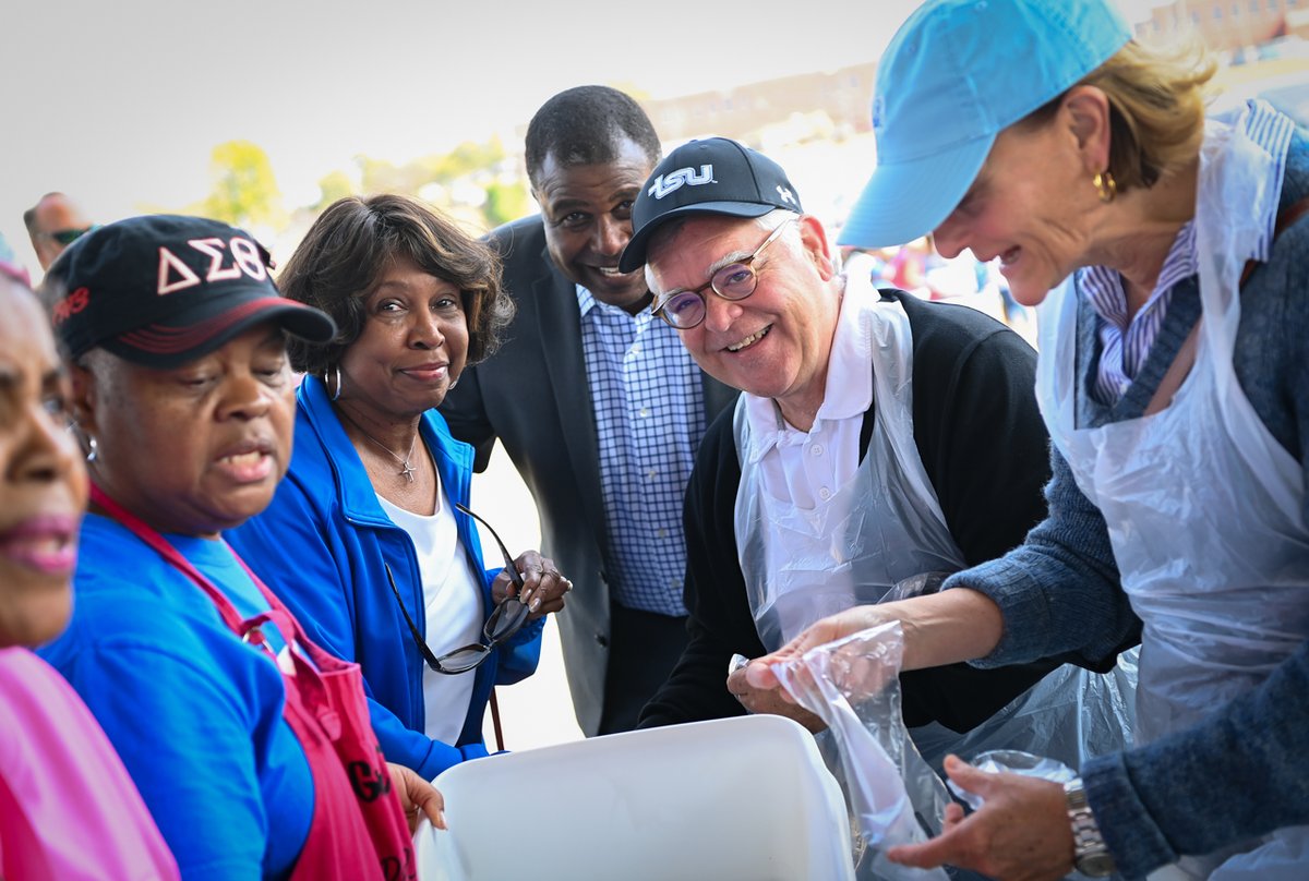 JohnCooper4Nash's tweet photo. Laura and I loved participating in the annual Charles A. Campbell Fish Fry with elected officials and @TSUedu’s Big Blue family. It’s a wonderful tradition! Go tigers! #RoarCity https://t.co/YpVchFOXM2