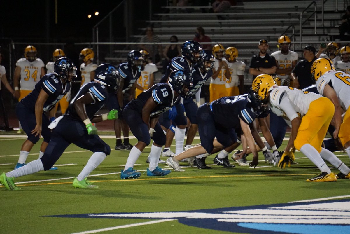 BFHS__Football's tweet photo. GAME DAY🏈
Where: @ camelback
Time: 7pm 

Big region game tonight 🔥 #RunAzOne https://t.co/GLUFiaroel