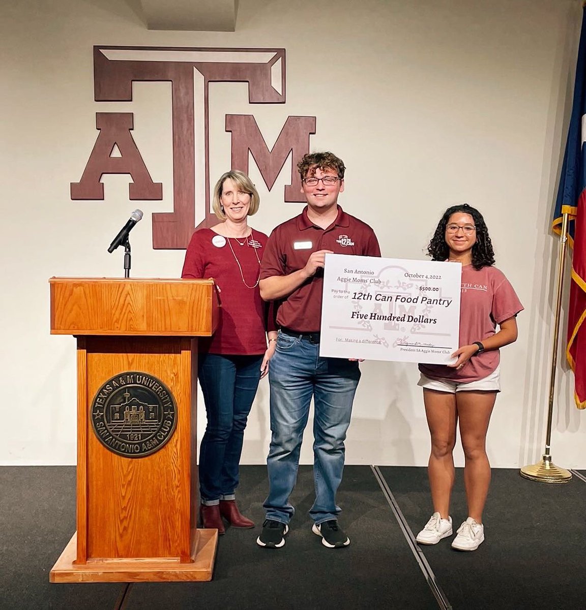 The12thCanTAMU's tweet photo. Thank you, San Antonio Aggie Moms!!! We got a 1052lb and $500 donation from them, and we are SO thankful!! If you would like to be a donor, reach out or take a look at our website (in bio)! #gigem #tamu #12thcan #BTHOhunger https://t.co/FTXMqzaQPj