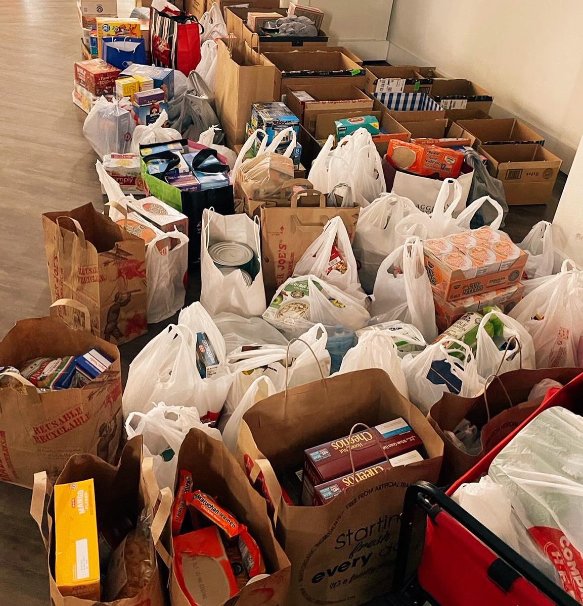 The12thCanTAMU's tweet photo. Thank you, San Antonio Aggie Moms!!! We got a 1052lb and $500 donation from them, and we are SO thankful!! If you would like to be a donor, reach out or take a look at our website (in bio)! #gigem #tamu #12thcan #BTHOhunger https://t.co/FTXMqzaQPj