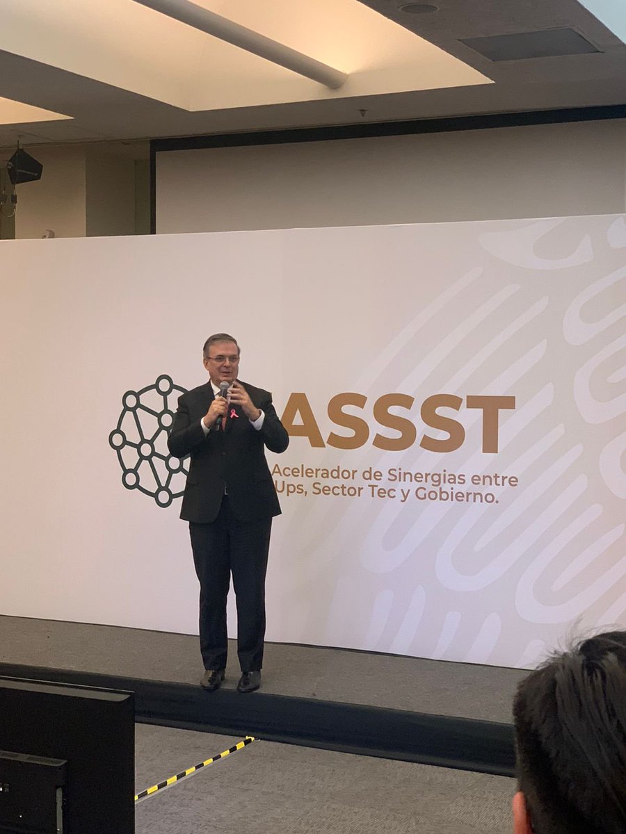 fintechmx's tweet photo. Nuestro Director General, Ernesto Calero, participando en el Foro Acelerador de Sinergias entre Startups, Sector Tec y Gobierno #FASSST en la Secretaría de Relaciones Exteriores de México, encabezado por el Canciller Marcelo Ebrad Casaubon.
#FinTech
#startup https://t.co/L56x9lGZ24