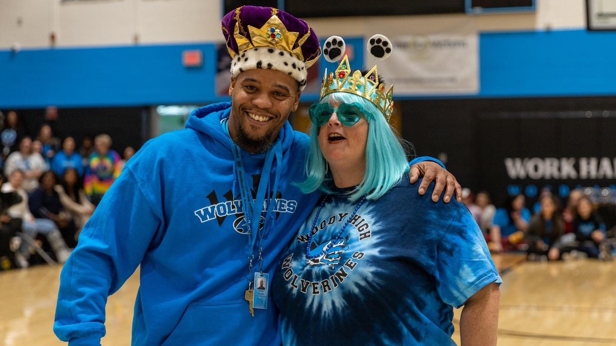 WoodlandHillsHS's tweet image. Meet your 2022 Homecoming King and Queen - Mr. Elijah Kline and Ms. Annelise Hanson!

They received their crowns from last year's King and Queen, Mr. Deontae Williams and Ms. Haj Abdullah. 

Also freshly crowned are your Faculty King and Queen - Mr. Ferguson and Mrs. Bostard!