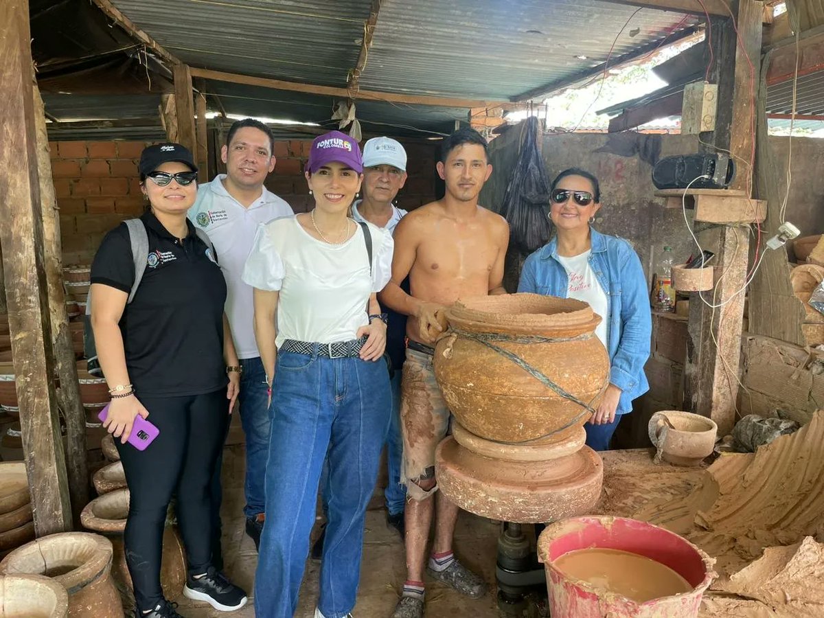 LuisaFe14443735's tweet photo. Hoy @fonturcol @GoberNorte y @corpomixnds visitamos el Zulia Norte de Santander, un destino por descubrir lleno de Naturaleza y buena energía! Encontramos artesanías, comida típica y unos Pozos de agua sencillamente Espectaculares 💛 https://t.co/ZSyXTR3QId
