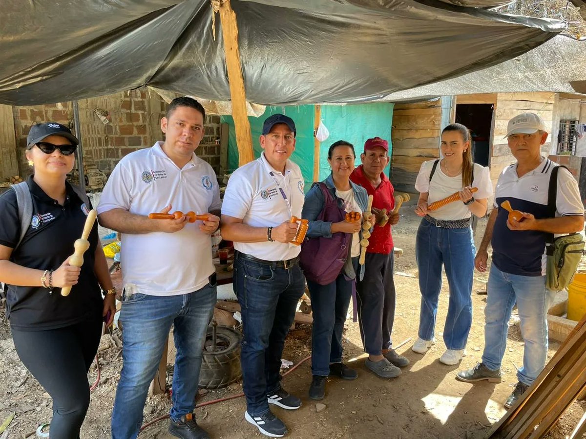 LuisaFe14443735's tweet photo. Hoy @fonturcol @GoberNorte y @corpomixnds visitamos el Zulia Norte de Santander, un destino por descubrir lleno de Naturaleza y buena energía! Encontramos artesanías, comida típica y unos Pozos de agua sencillamente Espectaculares 💛 https://t.co/ZSyXTR3QId