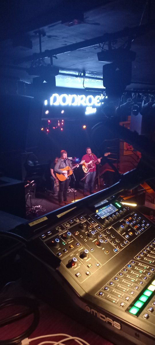 MacDaraMusic's tweet photo. Ag baint fíor-thaitneamh as amhráin @padraigjack anois ag @MonroesLive!
Enjoying Pádraig Jack's set at Monroe's Gaillimh All in aid of @FocusIreland
We sang a song together earlier.
#MenOfAran
@Lillylatelee @johncreedon @fobraonain @RTERadio1 @RTERnaG @TradTG4 #OileáinÁrainn https://t.co/qkIVZvW9q8