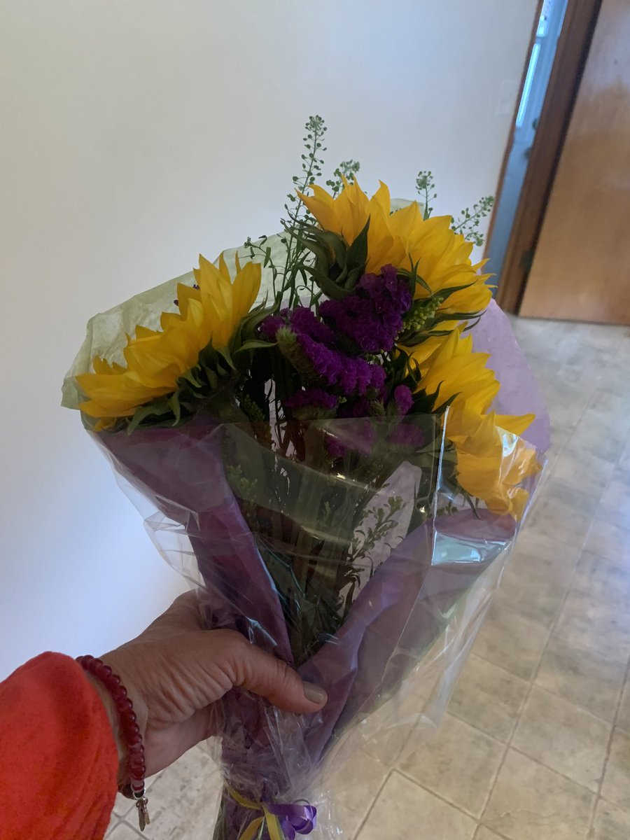 Lauren Morgan (@laurentmmorgan) on Twitter photo @2678 When your front end supervisor blesses you with flowers to appreciate you! #ThankYou #asdslife #appreciation 🧡🧡<a href="/JessicaMeaney3/">Jessica Meaney</a> <a href="/DanielleKida1/">Danielle Dion Korell</a> <a href="/marantes1/">Marcelo Arantes</a> #speechless @2678 When your front end supervisor blesses you with flowers to appreciate you! #ThankYou #asdslife #appreciation 🧡🧡<a href="/JessicaMeaney3/">Jessica Meaney</a> <a href="/DanielleKida1/">Danielle Dion Korell</a> <a href="/marantes1/">Marcelo Arantes</a> #speechless