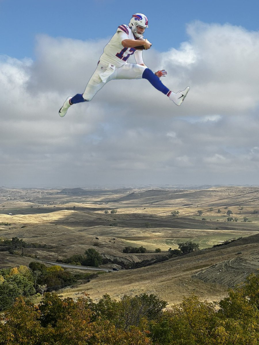 rorypresley's tweet photo. @RobynMundyWYO @Lisa_Bills1Fan #JoshAllenJumpingOverThings https://t.co/0ERtgUEbZc