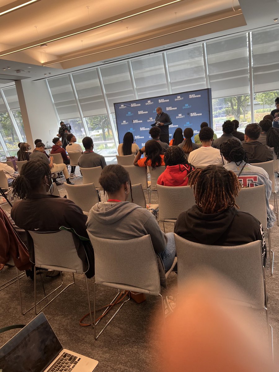 blackenterprise's tweet photo. @Blackenterprise CEO @EarlButchGraves addresses more than 100 students participating in #BEHackathon @AmericanAir HQ this weekend https://t.co/gtw6qyRG1b