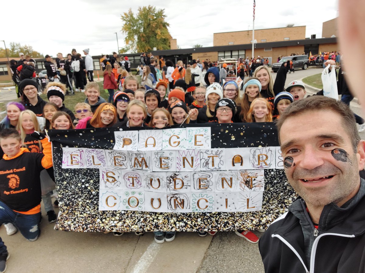 MistahBruno's tweet photo. About to step off for the '22 Homecoming Parade #TKPage #TKSTRONG https://t.co/GWgbf4P97n