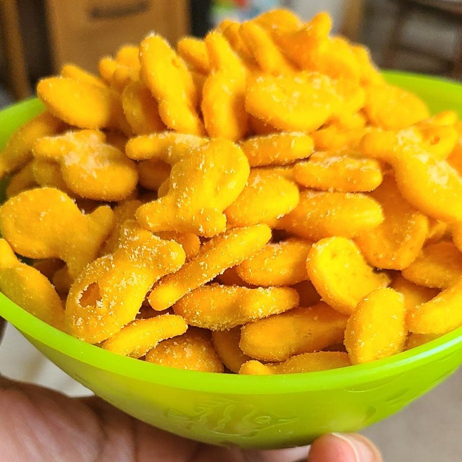 genonullfree's tweet image. Nana: Do not get a lot of Gold Fish. Let me see what you have.
Fox (6): why, I&apos;m hungry
Nana: Fox, that&apos;s a lot of Gold Fish.
Fox: I&apos;m hungry. Remember,  I didn&apos;t eat breakfast a few days ago?
Nana: 😂 that was two days ago, you shouldn&apos;t be still hungry