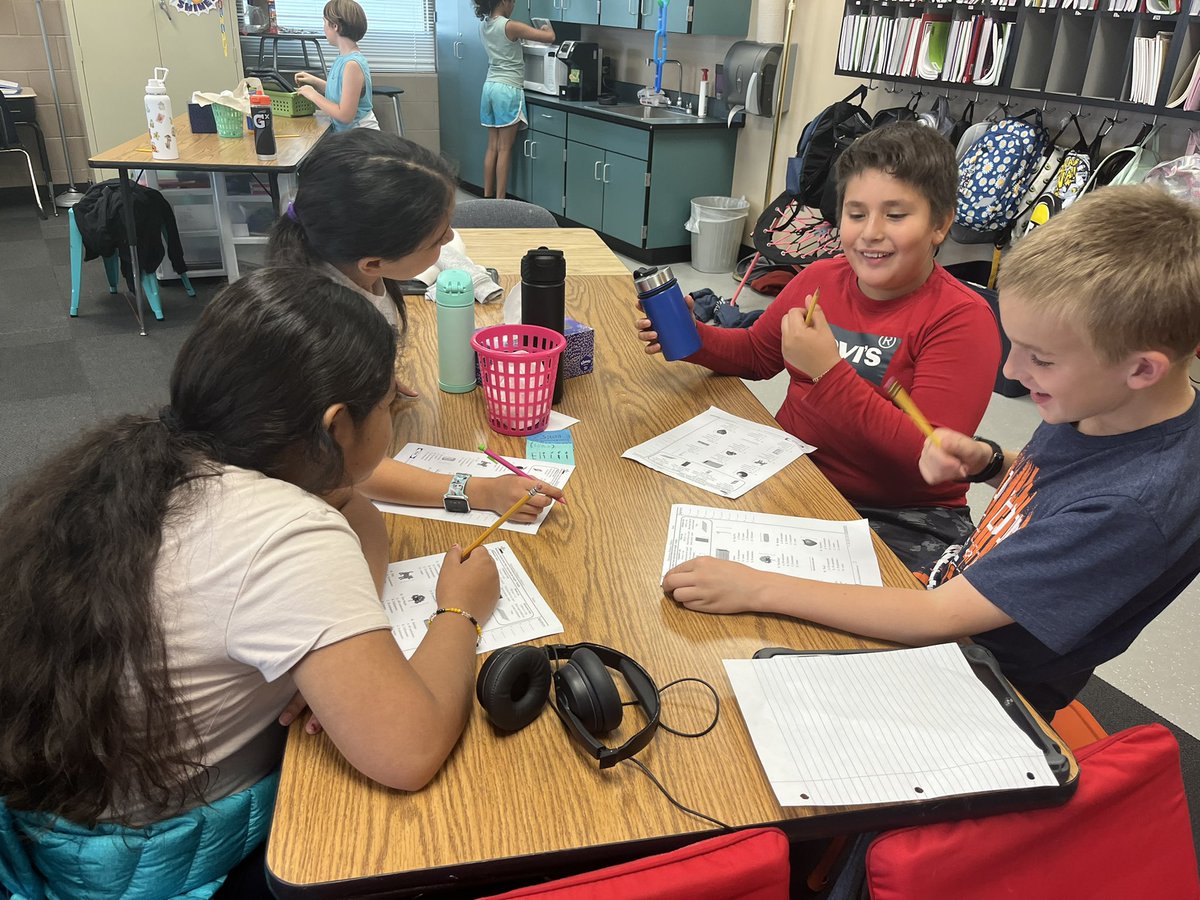 MrsHearn512's tweet photo. Had the privilege of subbing in 4th grade today and LOVED teaching math again. Check out this #interaction between #ELLs and their peers. Their native-English speaking peer even picked up some Spanish by the end of the lesson today. #SIOP #talkinginmath @OPEbulldogs https://t.co/3e2iwJzy7Q