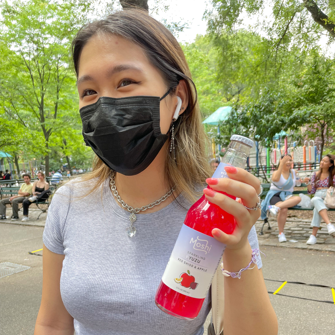 Today’s National Smile Day! 😃 

Turn your friend’s frown upside down with a refreshing sparkling yuzu drink! 😆 

Tag someone that you’d want to see a smile from 👭

#drinkmoshi #nationalsmileday
