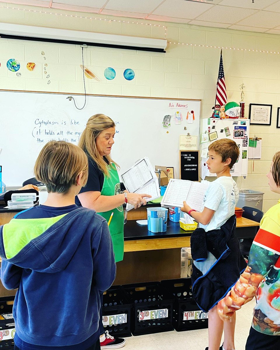 DonnaFWilson's tweet photo. Active student engagement with hands on learning! #cellbucks #STEM #robioUS @mdiamond1111 @ClassyAP_KP @eringuthe https://t.co/2kFbWIK9xs