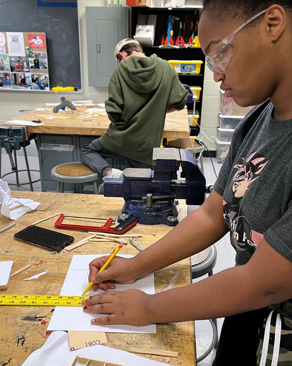 DonnaFWilson's tweet photo. Active student engagement with hands on learning! #cellbucks #STEM #robioUS @mdiamond1111 @ClassyAP_KP @eringuthe https://t.co/2kFbWIK9xs