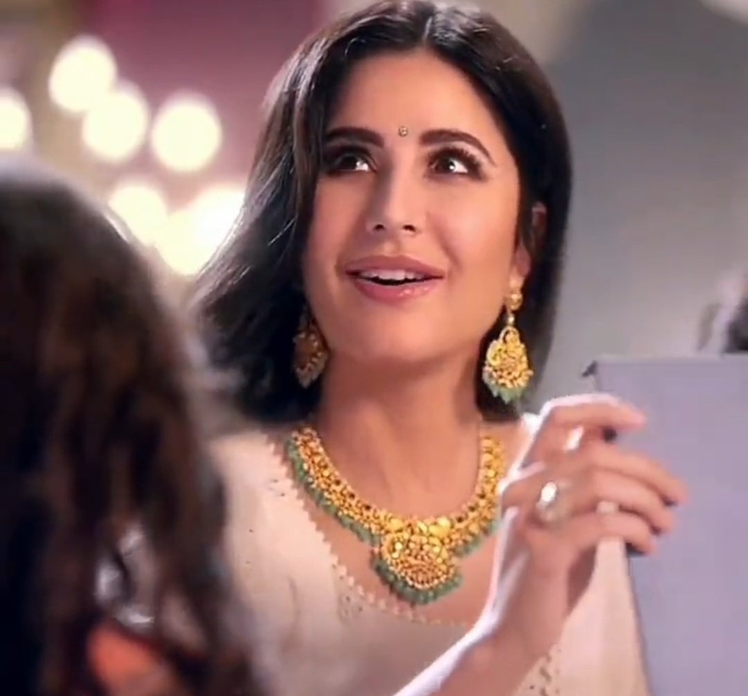 katrinarchives's tweet photo. Katrina Kaif, a walking goddess ✨ https://t.co/IYfpPsY7nb