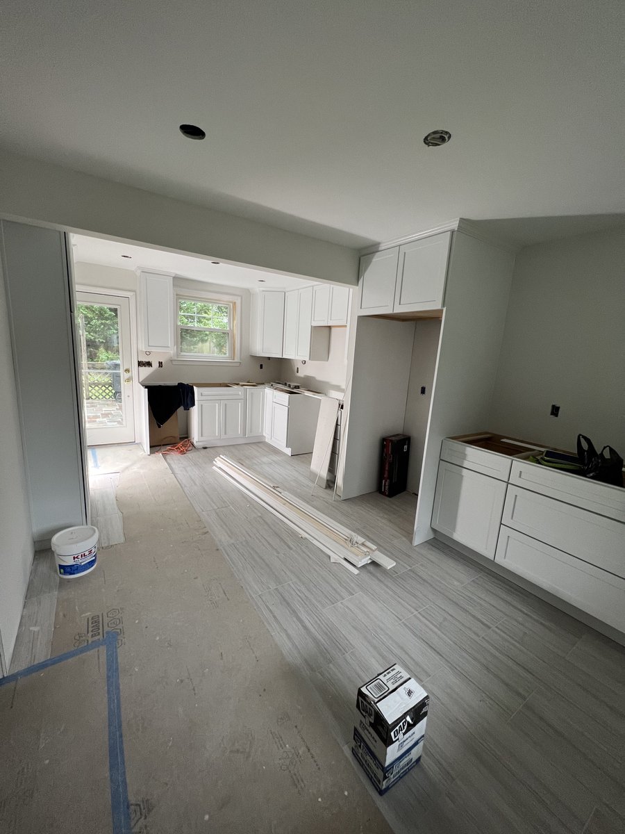 FBrenovations's tweet photo. Can you spot the difference? The Cabinets are in!
#remodel #housegoals #homeimprovement #firebellyeffect #housedesign #home #renovation #construction #realestate #homerenovations #building #interior #contractor #builder #homesweethome #dmv #renovationhome #firebellyeffect https://t.co/P7AZz5kuUH