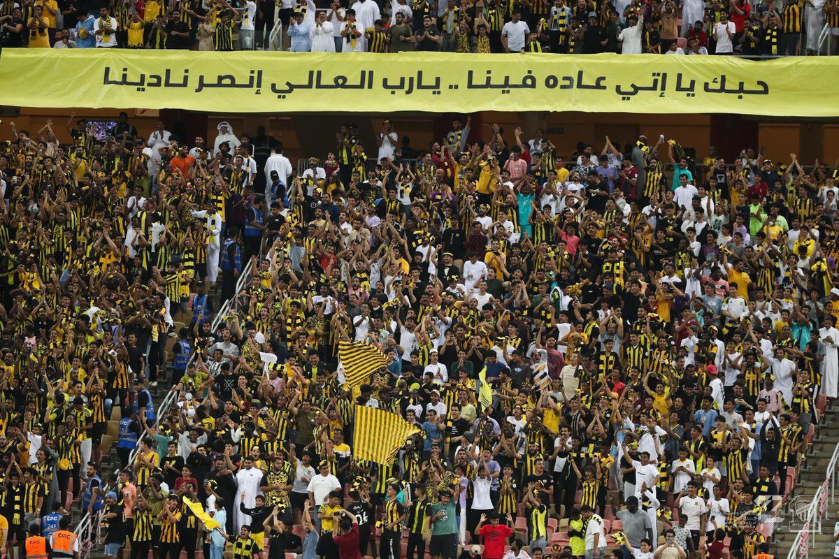 Ali_Alalyani's tweet photo. بفوزه اليوم يصعد المونديالي للوصافة، وحمدالله يصبح وصيفا للهدافين، ورومارينيو يصبح الهداف التاريخي للعميد 👋

ويكند سعيد لجماهير الذهب وفالكم الصدارة 💛🖤

 #الاتحاد_الفتح https://t.co/QY7ZFUcHMd