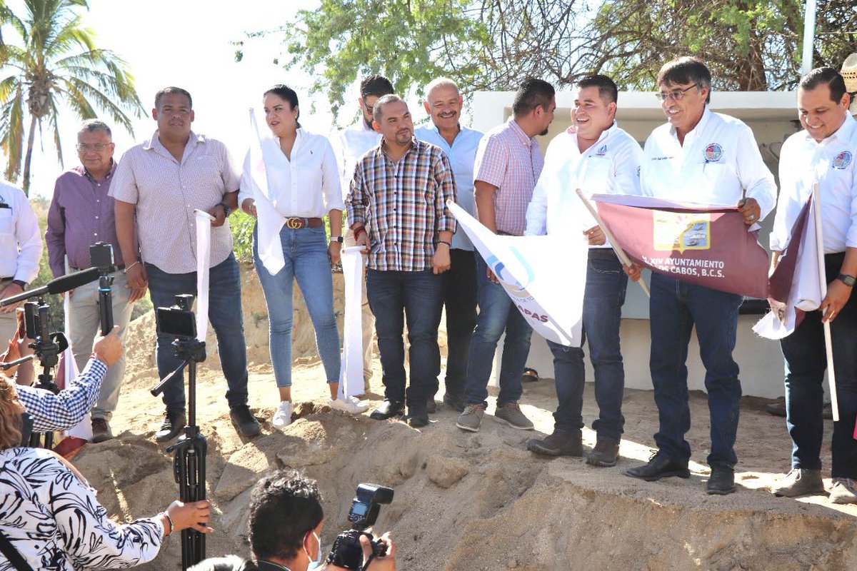 DelegacionCSL's tweet photo. Interconexión del Pozo 4 al acueducto 1 en CSL, lo que aporta 50 litros a la red con una inversión de $3 millones 800 mil pesos. Dicho evento, fue encabezado por el alcalde Oscar Leggs Castro, el delegado Raymundo Zamora Ceseña, el director OOMSAPAS Ismael Rodríguez Piña.
#GCSH https://t.co/WTYiBXKaZZ