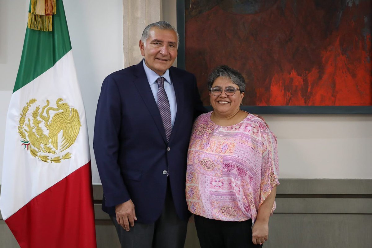 SEGOB_mx's tweet photo. #Comunicado 📄| Por instrucciones del presidente @lopezobrador_, el secretario de Gobernación, @adan_augusto, dio posesión del cargo a Raquel Buenrostro Sánchez como nueva titular de la @SE_mx
➡️ https://t.co/W7RjDEzm6r https://t.co/GxjkW4LqQF