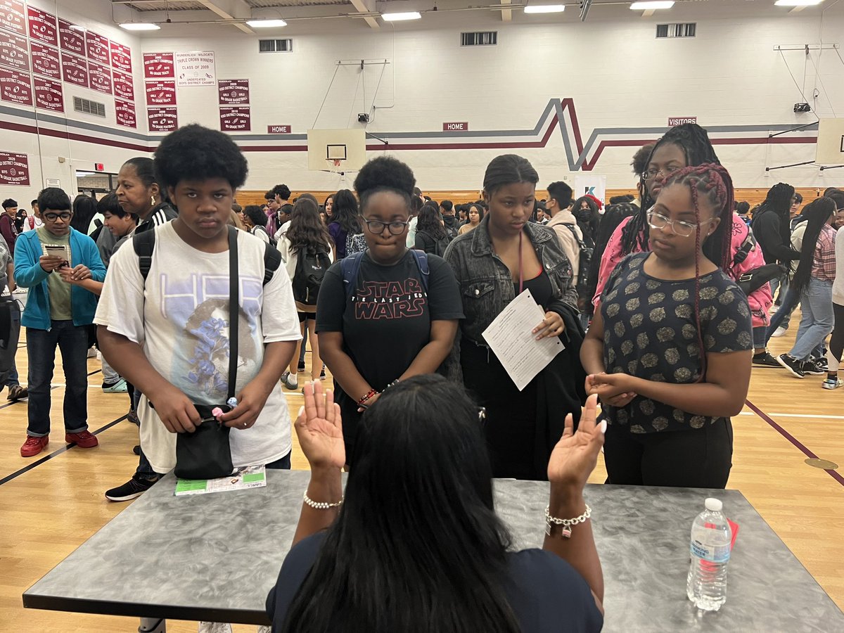 hollywood2034's tweet photo. At Wunderlich, our students enter with a promise and leave with a purpose! Our first College and Career Day was a success! https://t.co/lHRmAXPG4E