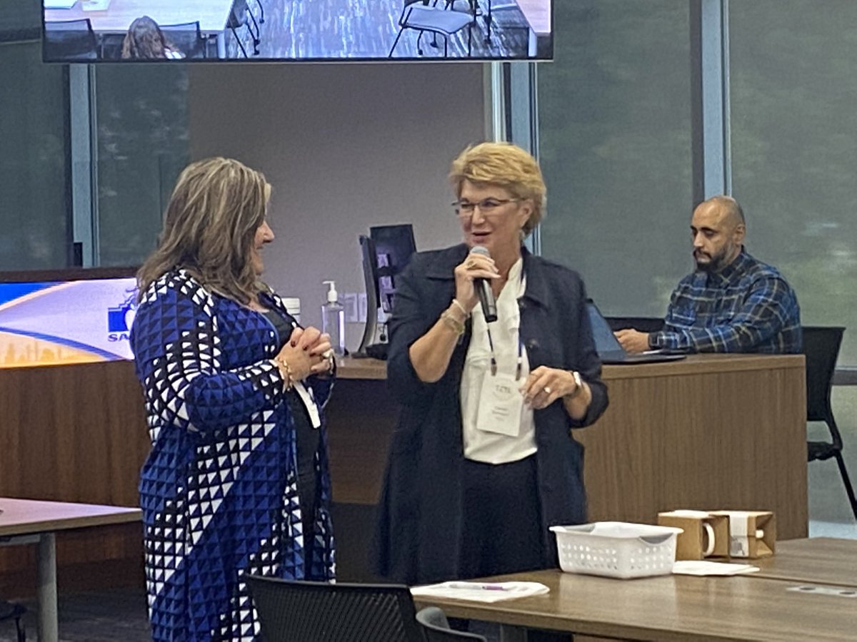 TXEdTechLeaders's tweet image. Executive Director @borresondi and Board Chair @karimurphy wrap up a great day of professional training and networking at the 2022 TETL Fall Summit at San Antonio ISD. #TETL2022
#MissionPossible
#MakingITHappen
#WhateverITTakes