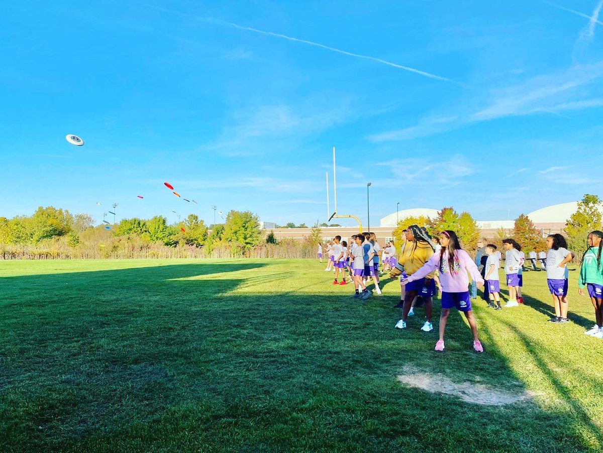 BburgHPE's tweet photo. Students in 6th gr #PhysEd at @AllThingsBWMS enjoyed lessons and games this weeks using flying discs. They did GREAT and had SO much fun! Ask kids about how they can play something similar to Kan Jam with just a #Frisbee and any target. #lifetimeactivity #recreation https://t.co/W0MRORiYxp