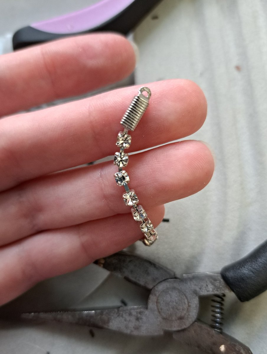 liminalrecord's tweet photo. I think I found a way to use these old rhinestone chains 👀 https://t.co/Oh12inRMJa