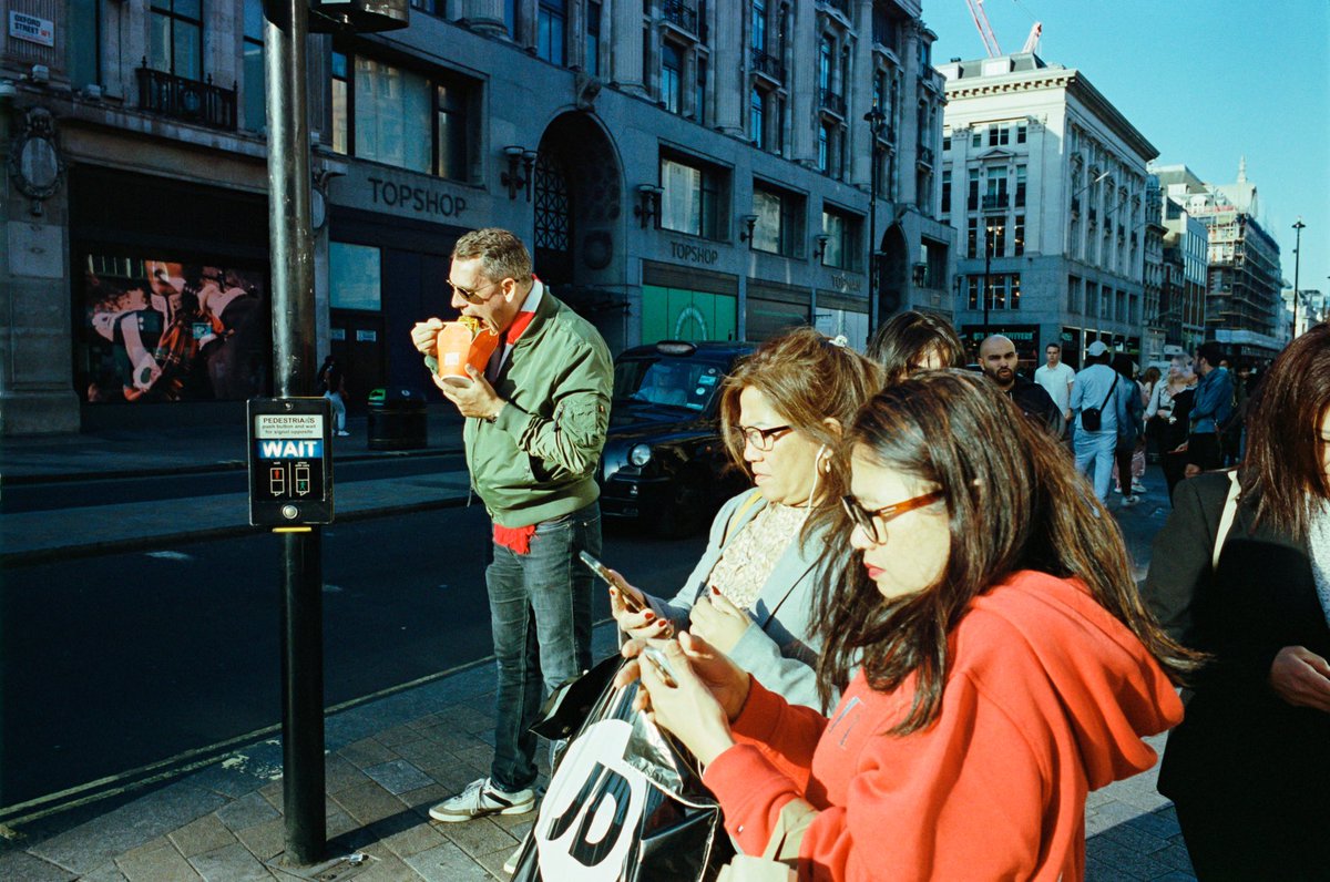 hiroshi_tabata's tweet photo. #london #streetphotography #35mm https://t.co/WUV8qvSRub