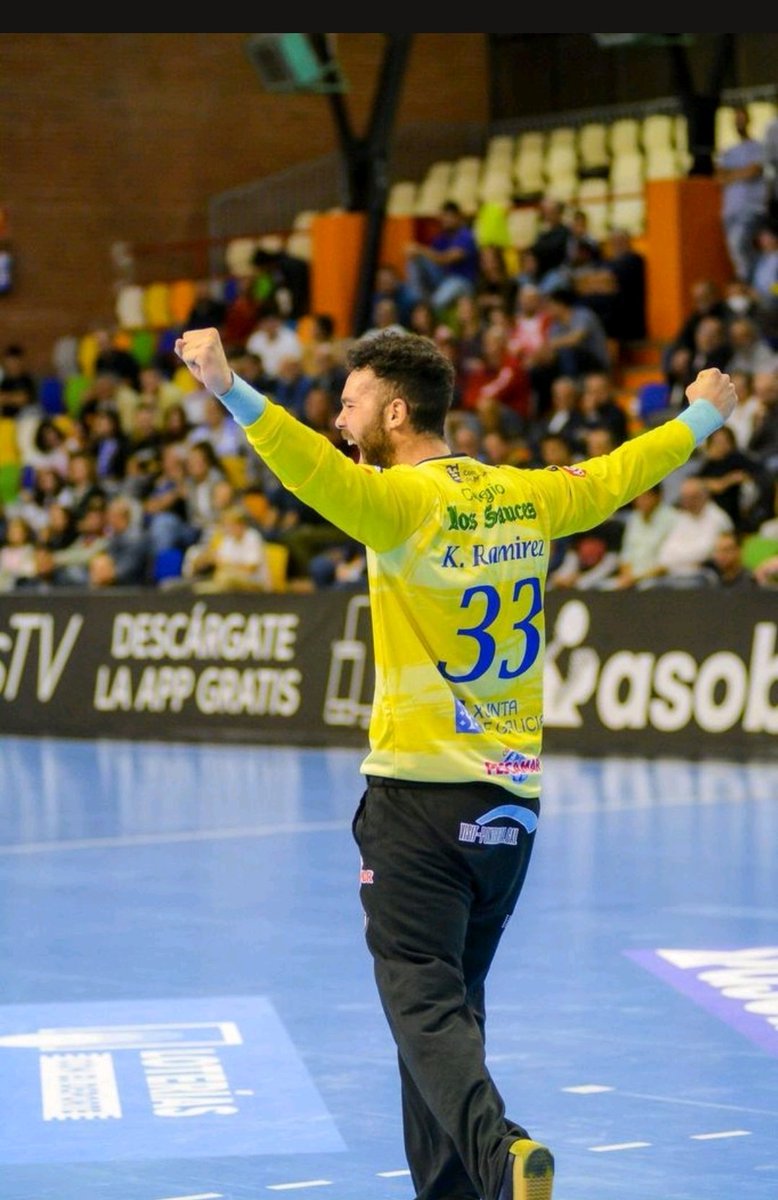 ClubCisneBalonm's tweet photo. 🏆 XXXIII Liga @ASOBAL (J6)
⌚️Min.60 (FINAL)
⚔️ @BMCdadEncantada 28 🆚️ 30 @ClubCisneBalonm
🏟 P. El Sargal 
🎙¡Impresionante lo de este equipo😜 ¡Nos traemos ✌️ puntazos para Pontevedra! 😎💪  
Partidazo de @_k1Ramirez y @Carlos06230396
📸 J.A.Lillo
#️⃣ #VolvemosparaQuedarnos https://t.co/7Gs4CHlg0s