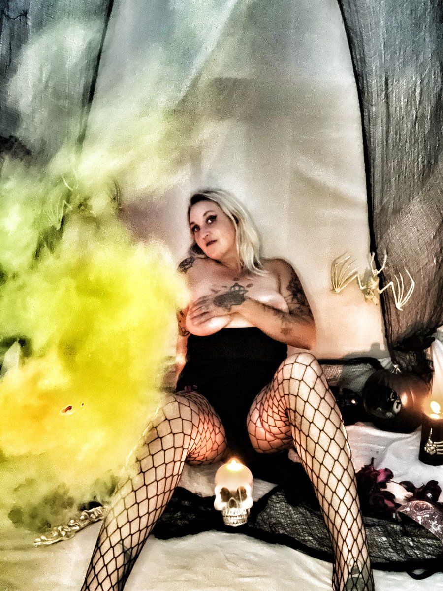🌟Help me kick off OCTOBER🎃 and raise some extra 💵 for my FIRST EVER Collab at the Trippy House in Vegas🌟Huge discount happening over on my spicy page!!! Go check it out 😍 #spicy #spookyseason #spooky #inked #inkedgirls #tatted #trucker #onlyfans #onlyfansbabe #trippyhouse