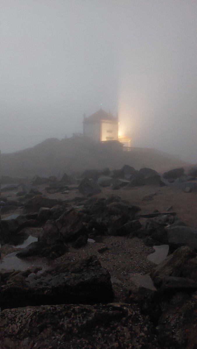There was something weirdly supernatural about today evening. It was as if all the weather gods joined forces to provide me with the conditions I wanted but at a completely new location on my final day here. I genuinely had the time of my life here in Portugal over the last week.